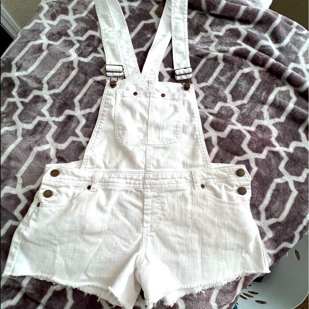 White overall shorts. Excellent pre owned condition. Smoke and pet free home.